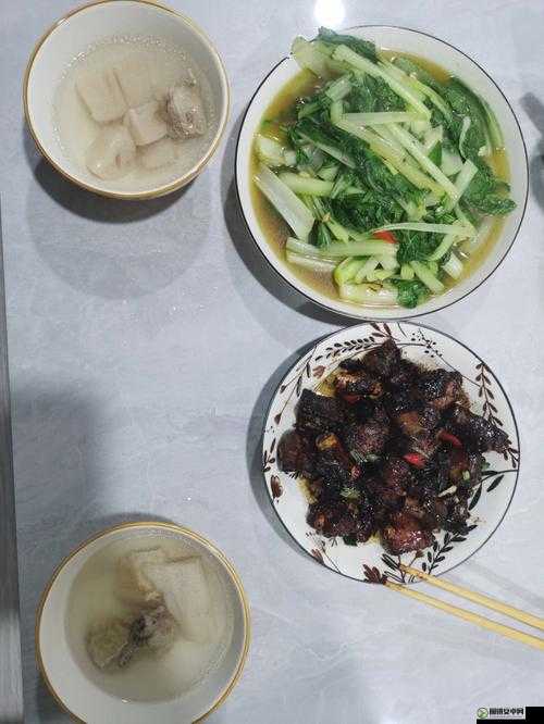 老公在我做饭时总爱抱我的温馨日常